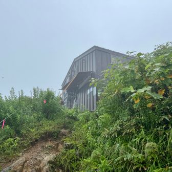 ようやく三国小屋