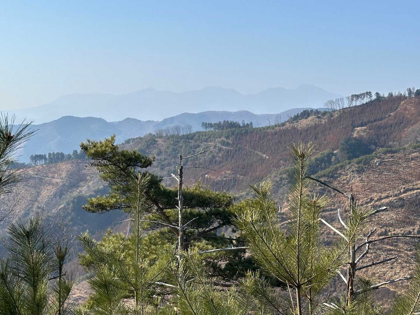霞む赤城山