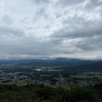栃窪山山頂からの眺望
東、栗子山方向
全然ダメ天気予報だったけど来て良かった