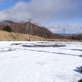 「小沼駐車場」からチェンスパ装着💨
ここのトイレは閉鎖中、途中の「大洞」や「おのこ」駐車場のトイレは使えます😆