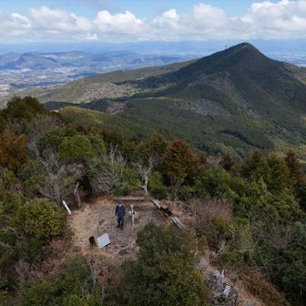 向こうに三ノ岳…今回ははパス