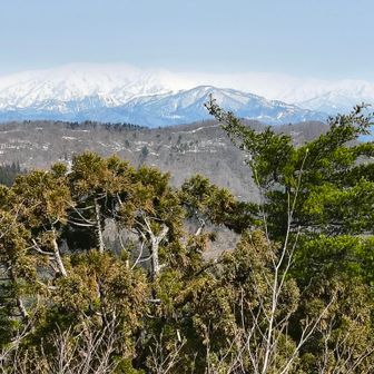 飯豊山は霞んでいました