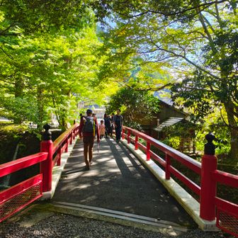 防村まで降りてきました。
神社に靴を洗うブラシが設置していました