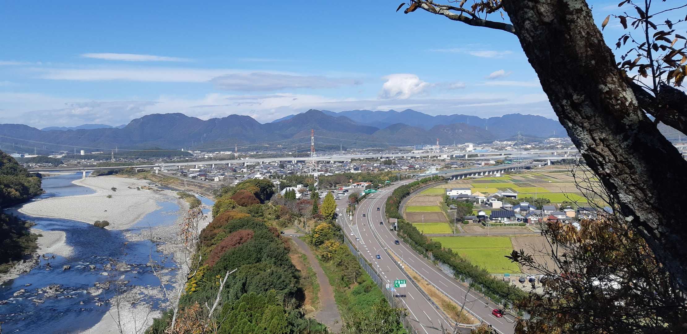 朝、寄った長良川SA
朝は、向こうから写真撮りました😄