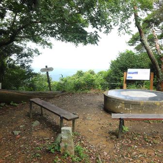 ■城山
等級 :　三等三角点
緯度 :　33.818656194
経度 :　130.590508556
標高 :　369.15m
COD :　TR35030548701
場所 :　福岡県宗像市
訪問 :　2026年9月12日
