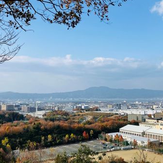山頂近くの展望台。琵琶湖と比叡山。