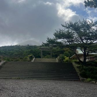御鉢見えず