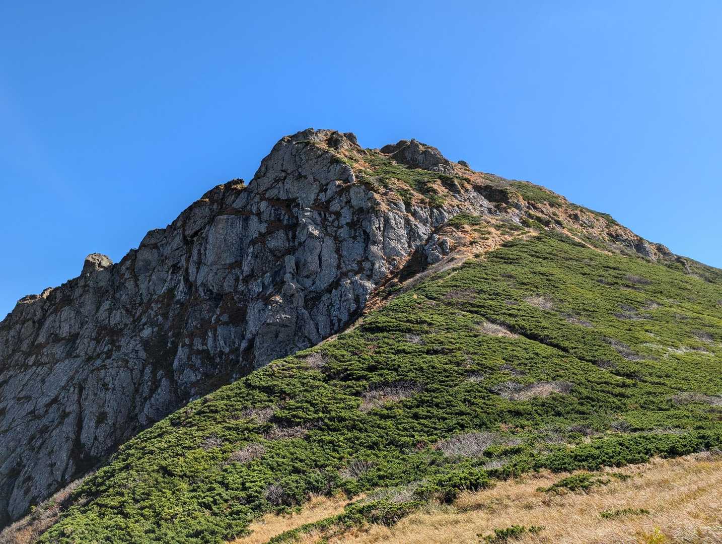 旧道登山口-芦別岳-雲峰山-半面山 縦走コースの写真