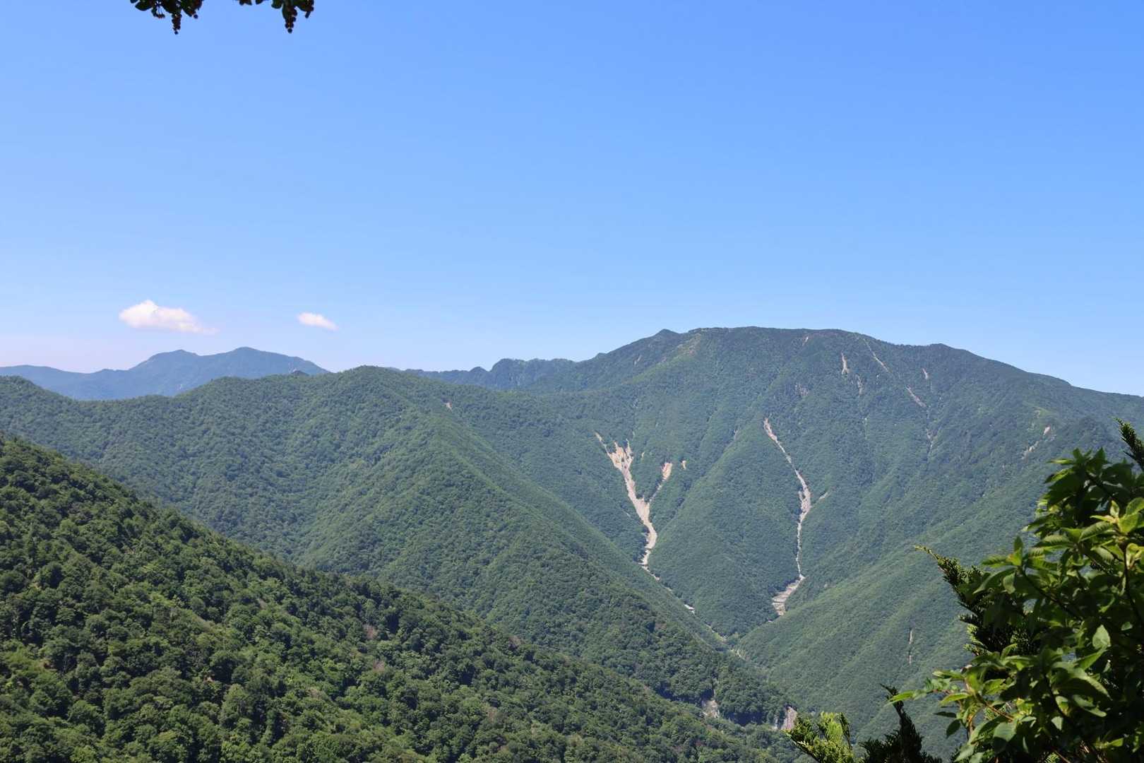 展望の良い所
八経ケ岳、弥山。今日は賑わってるだろうな。オオヤマレンゲ、咲いてるかな？😊