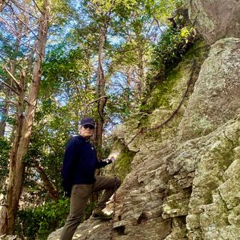 しんちゃんも鎖場登るのだ😄