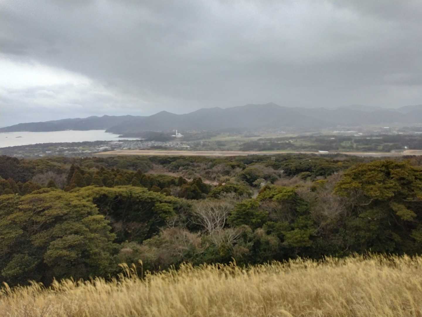 展望ポイントにて。
雨粒大きくなってきた😱