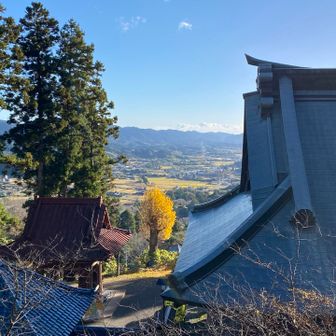 本堂裏から見た長狭の里山