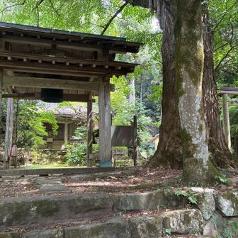 左が、戒場寺。右が戒場神社