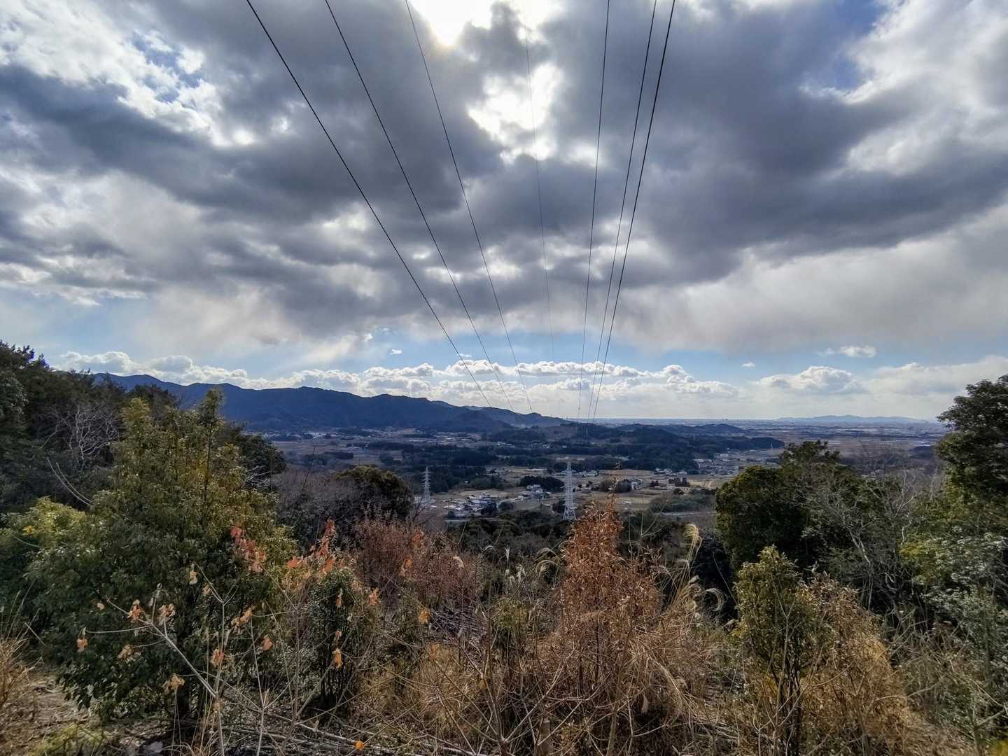2つ目の鉄塔からの南側の眺め。雲多いね。