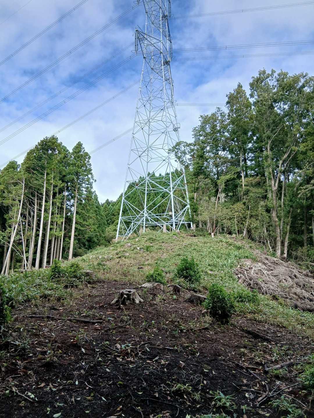 急登を登りきると、第3鉄塔です。