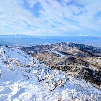 🏔️三宝荒神山からの眺め　
正面に🏔️瀧山　　