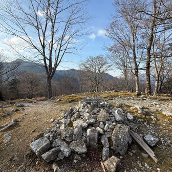 最後の和佐又山、登頂しました🎉
ヤバイ、もうすぐ17時
後、降りるだけ