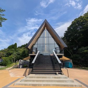 シェールミエール🏚️
ここでランチのはずが…
営業時間終了…えっ
泣いてやる😭
私達のご飯ど〜なるの？