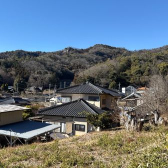 遠くに見える、小大