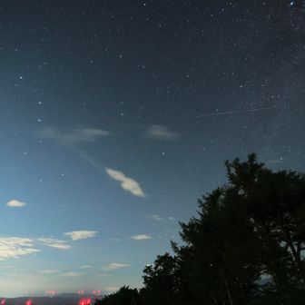 北斗七星、北極星、人工衛星
写らなかったけれど、白くてとても明るい流星１つ
粘った甲斐あり