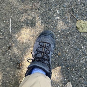 今回は、サイクリングにも関わらず足元は登山靴。
実はおニューの登山靴の試し履きです。
SALOMON X ULTRA 360 LEATHER MID GORE-TEX  です。