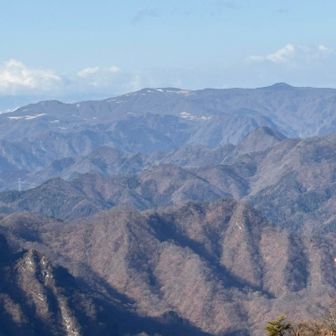 八ヶ岳は霞んでいて確認できず。