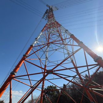 少し先に紅白の鉄塔