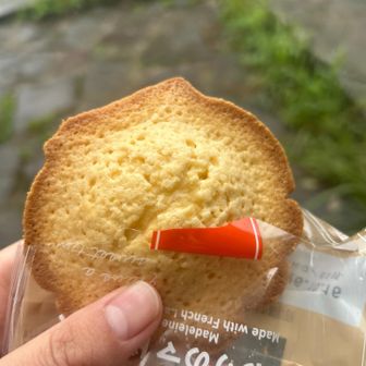 コンビニのマドレーヌでカロリー補給