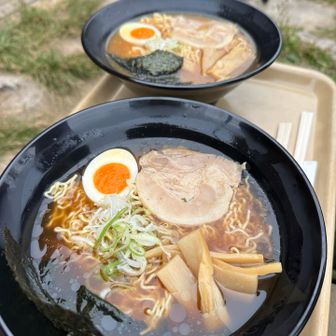 残るお連れさんがピークとって帰ってくる間にお先に念願のラーメン🍜
YAMAPのグループ共有はどこにいるか確認できるからすごいね！