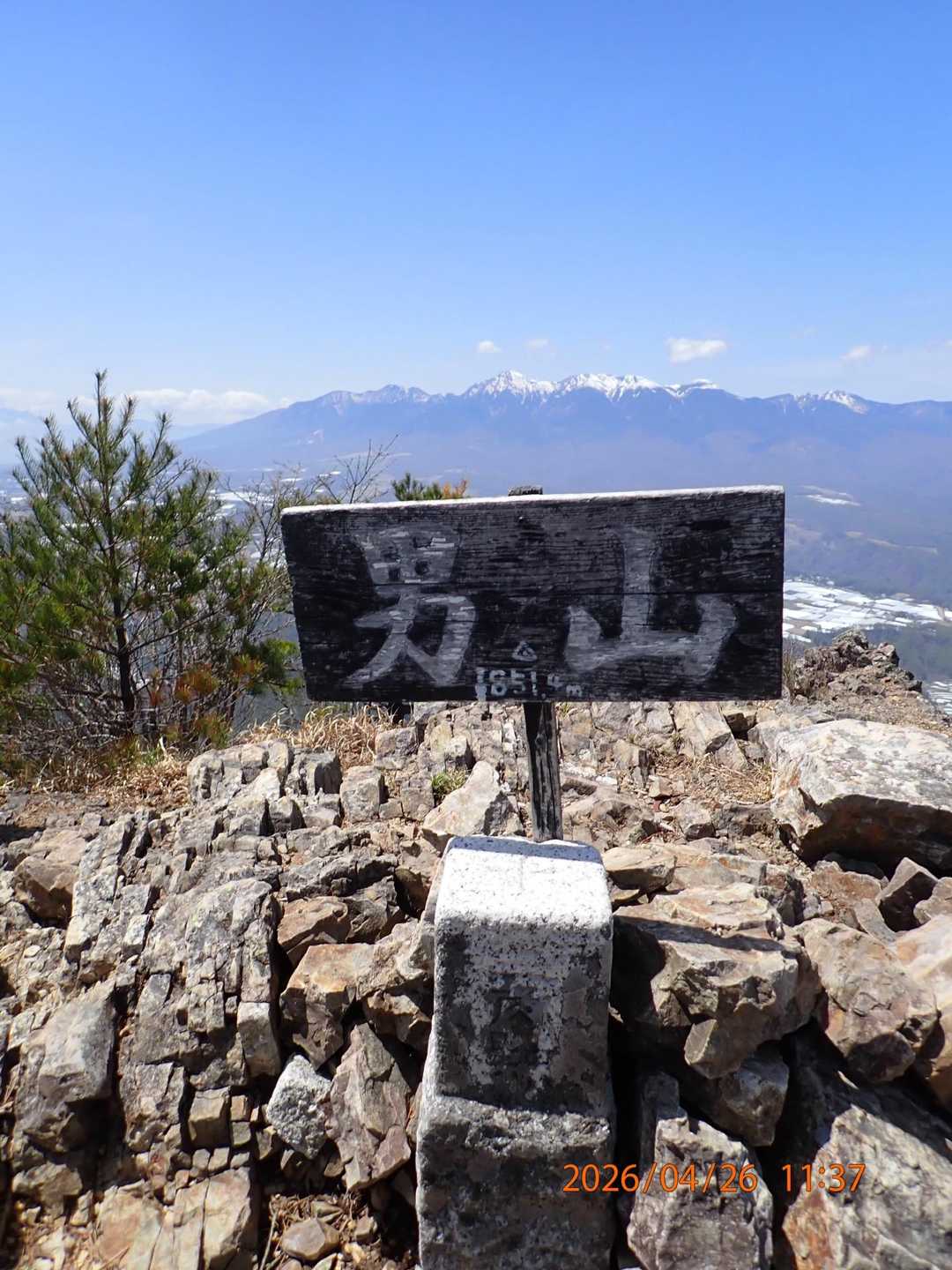 男山山頂
バックは八ヶ岳
ここで昼食