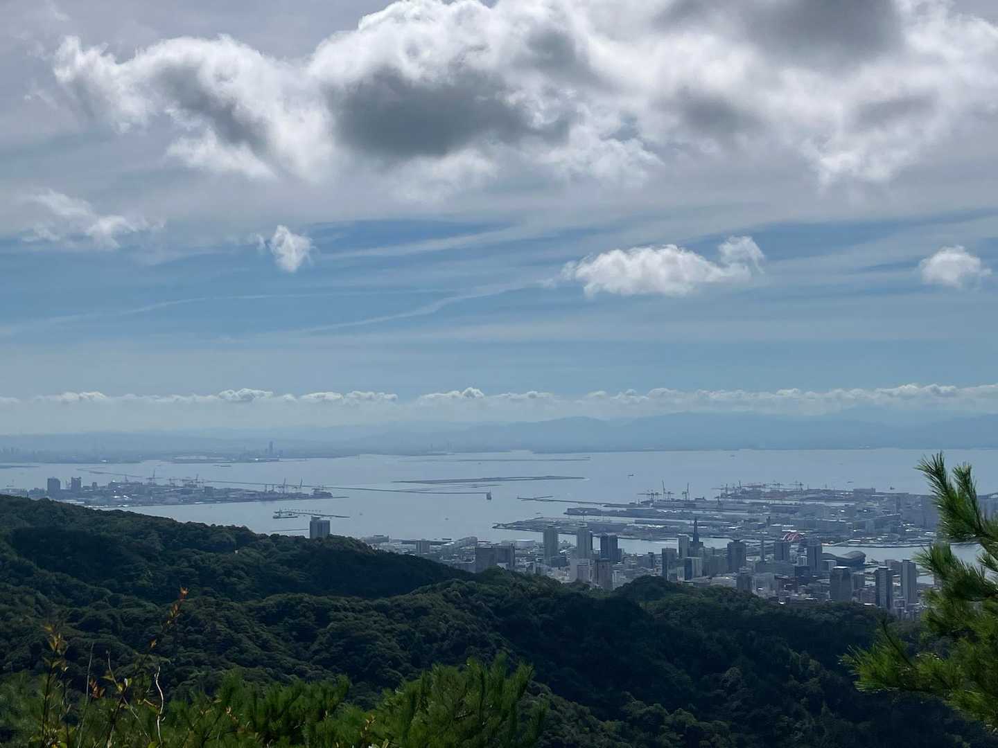 第二展望台からの眺望。
海の向こうに、あべのハルカスが見えます。