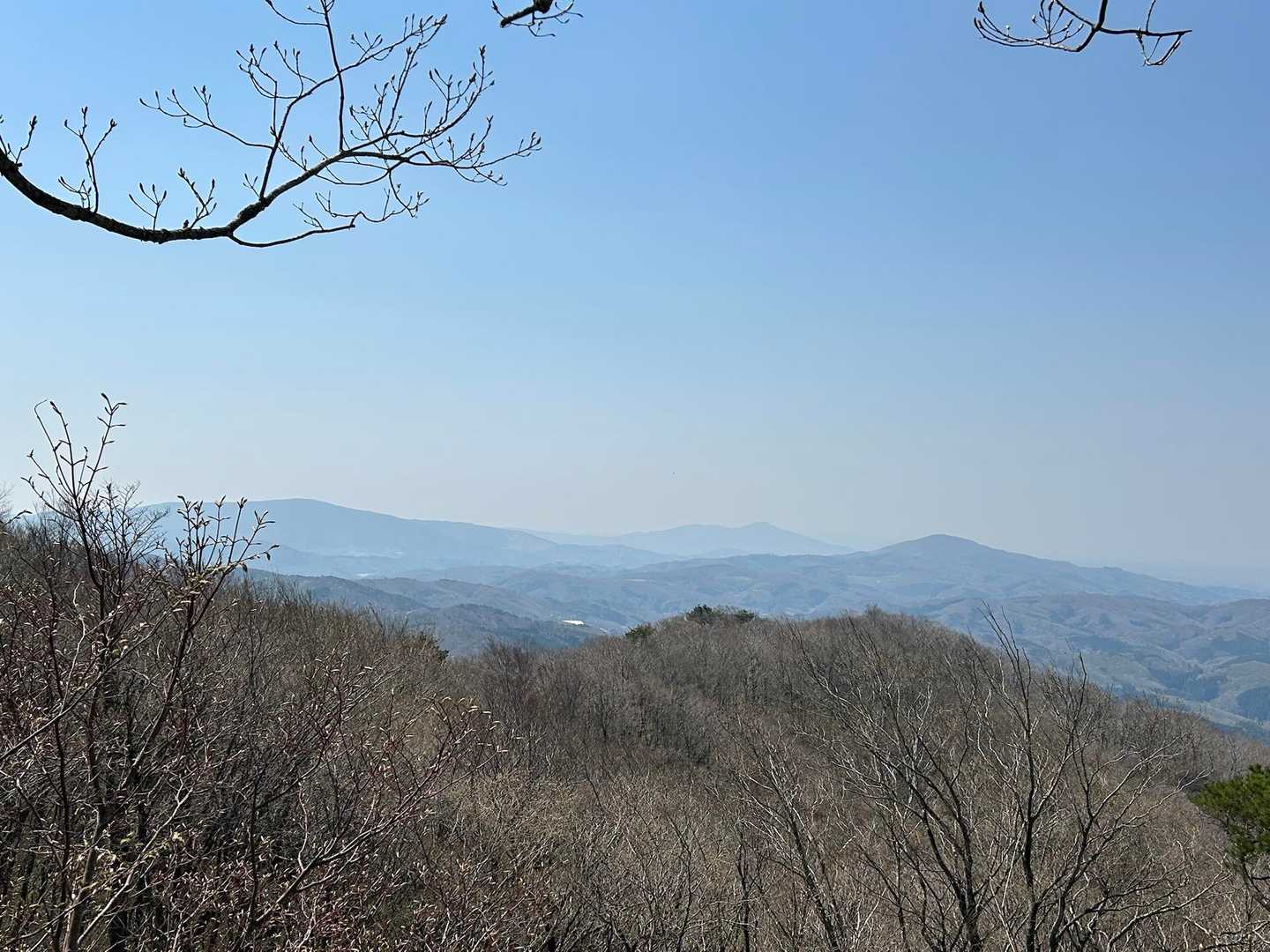 日山、移ヶ岳、麓山  登ったことがある山が見えました。