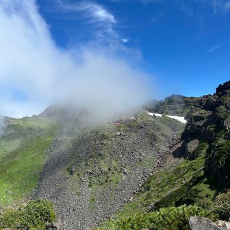 新山にもガスが―
やっぱり夏の山は朝一が勝負なんだなー
また早月尾根に行く時は、1:00入山だなー