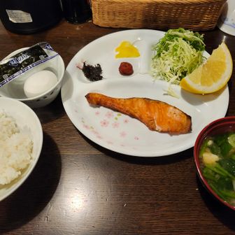 おはようございます！朝は鮭でした