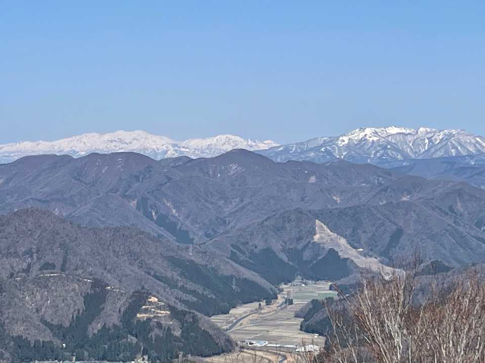 藤倉岳山頂から白山別山方面を見る。