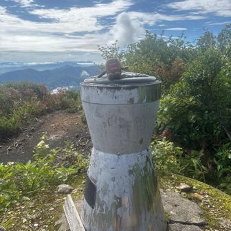 山頂到着。すでに秋の空っぽい