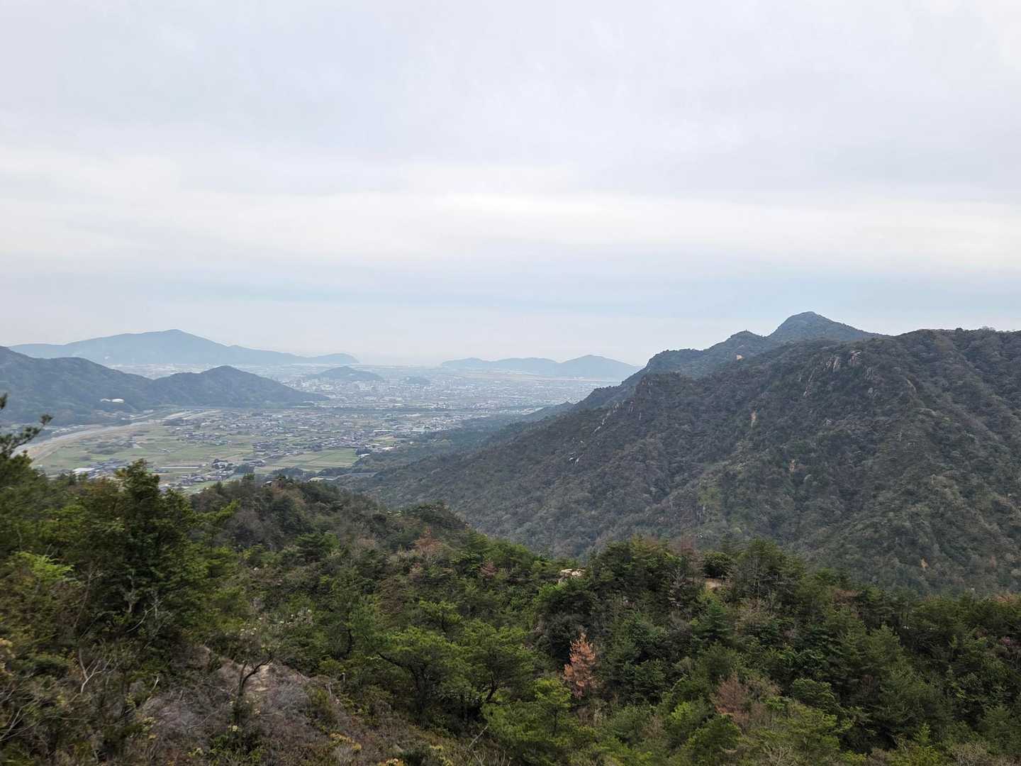 裏から見る右田ヶ岳