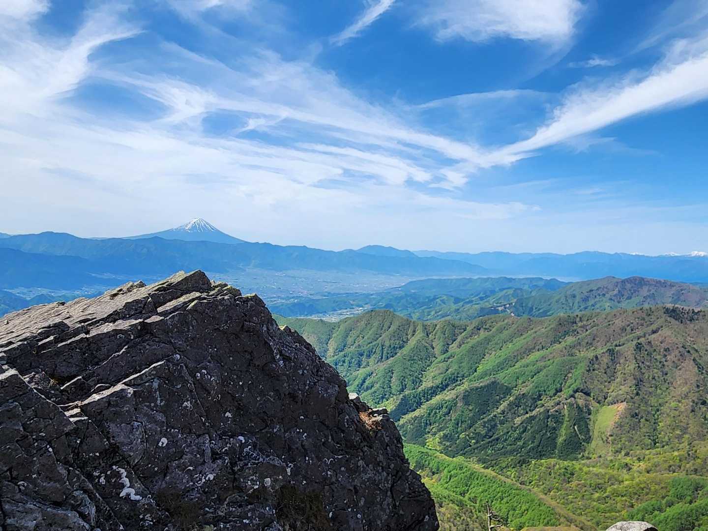 乾徳山登山口バス停-乾徳山登山口-乾徳山-道満山-徳和峠 周回コースの写真
