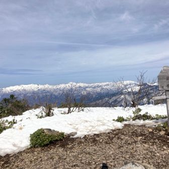真ん中にとんがる越後駒ヶ岳🏔️
新潟から福島の山々🏔️🏔️
これにて百名山フェス完結です🏆✨