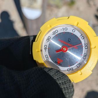 気温は15℃ぐらい。
風速は13mぐらい。
メチャクチャ寒い！