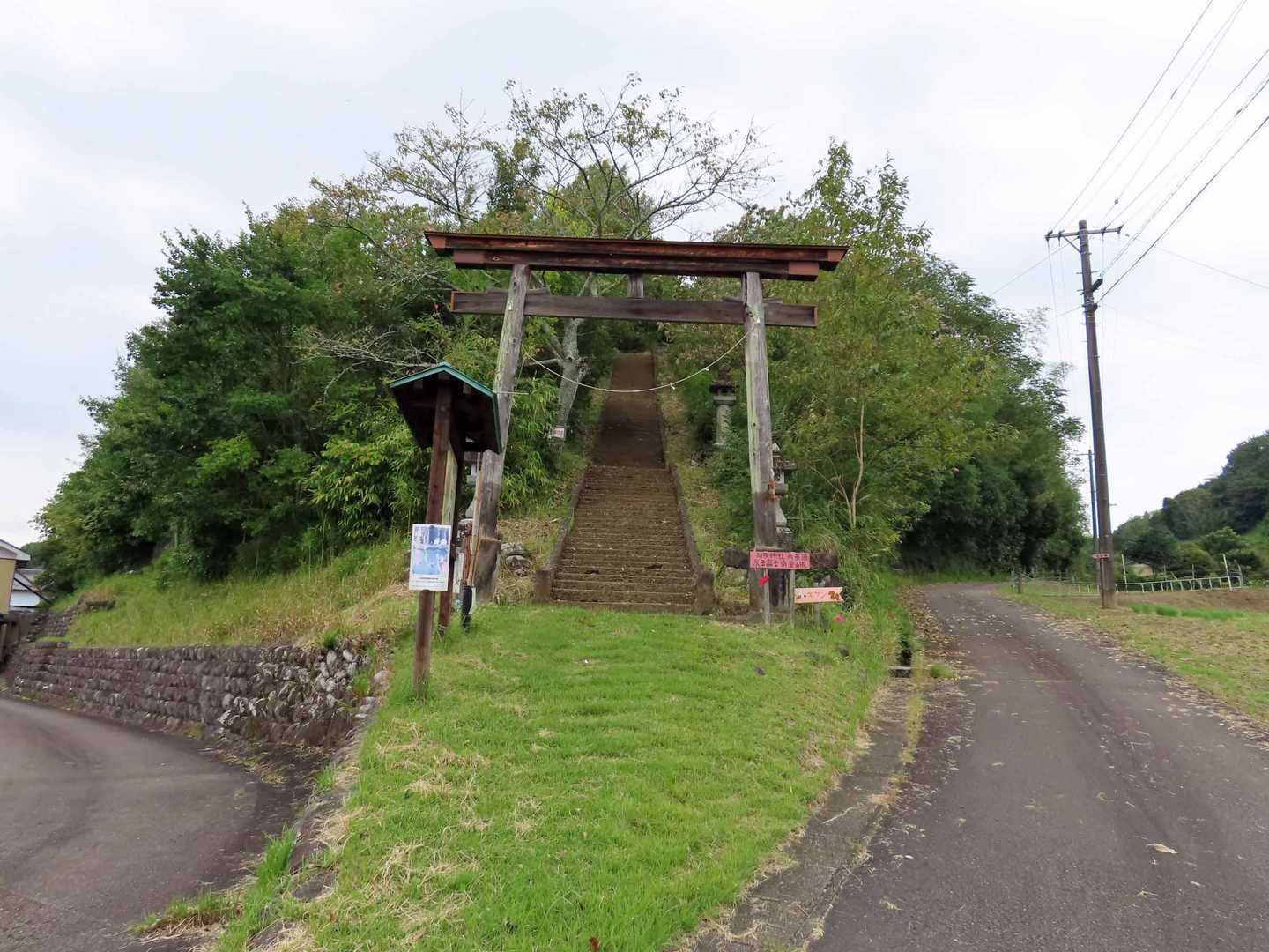南登山口
右奥に駐車場あります