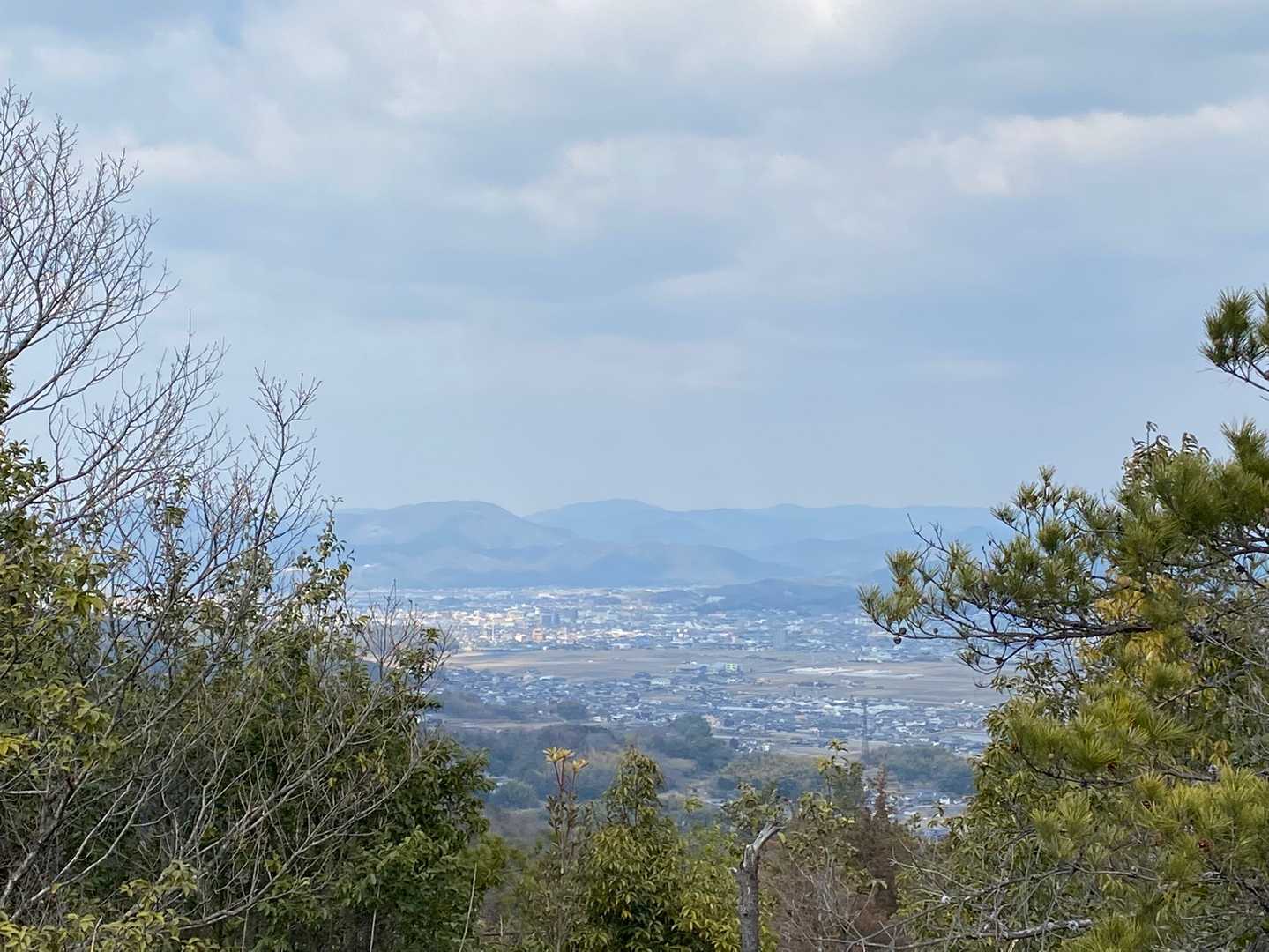 山頂からの眺め👀

お手入れして下さってるのでしょう、広くて平らな山頂にてお昼にしまーす❣️