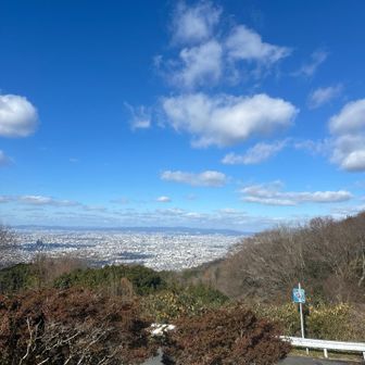 無事、駐車場とうちゃーく

早く帰って娘、ニート息子の昼ご飯作らな！😅

そして13時からエコキュートの修理来る😳
夕方は娘の教習所に送らな💦

なんや師走って感じですね💦

みなさんも師走に入り忙しい日々をお過ごしのことと
思いますが、お身体に気をつけてお過ごしくださいね🙏
