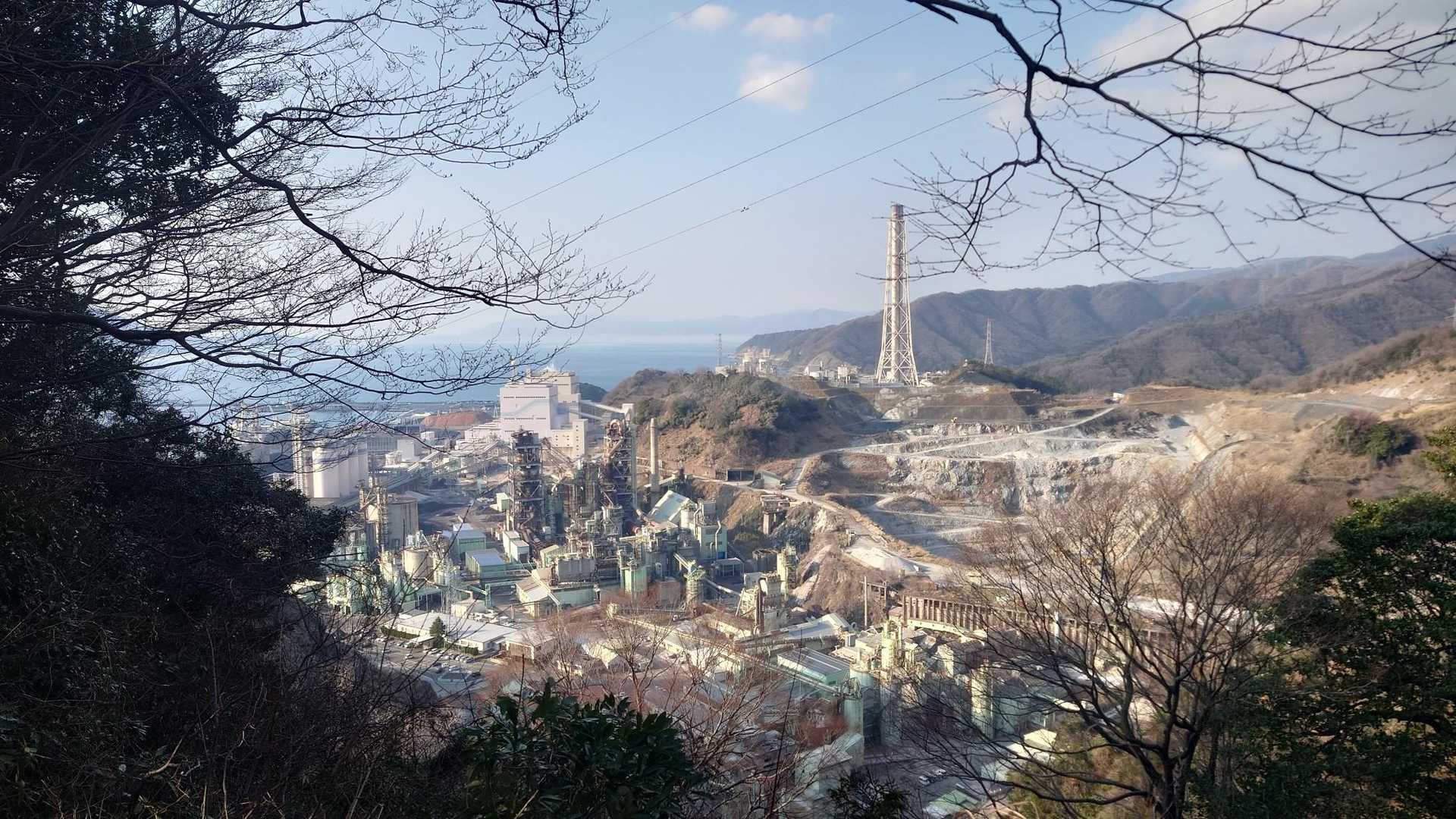 セメント工場🏭️
スター・ウォーズに出てきそうな雰囲気🌃
