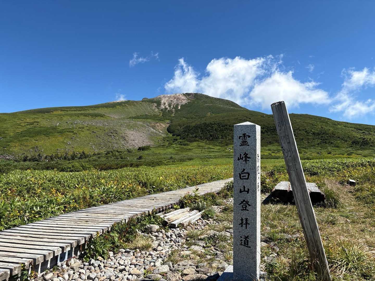 砂防新道コース | 夏には高山植物が咲き乱れる、信仰の歴史を宿す美しき霊山への写真