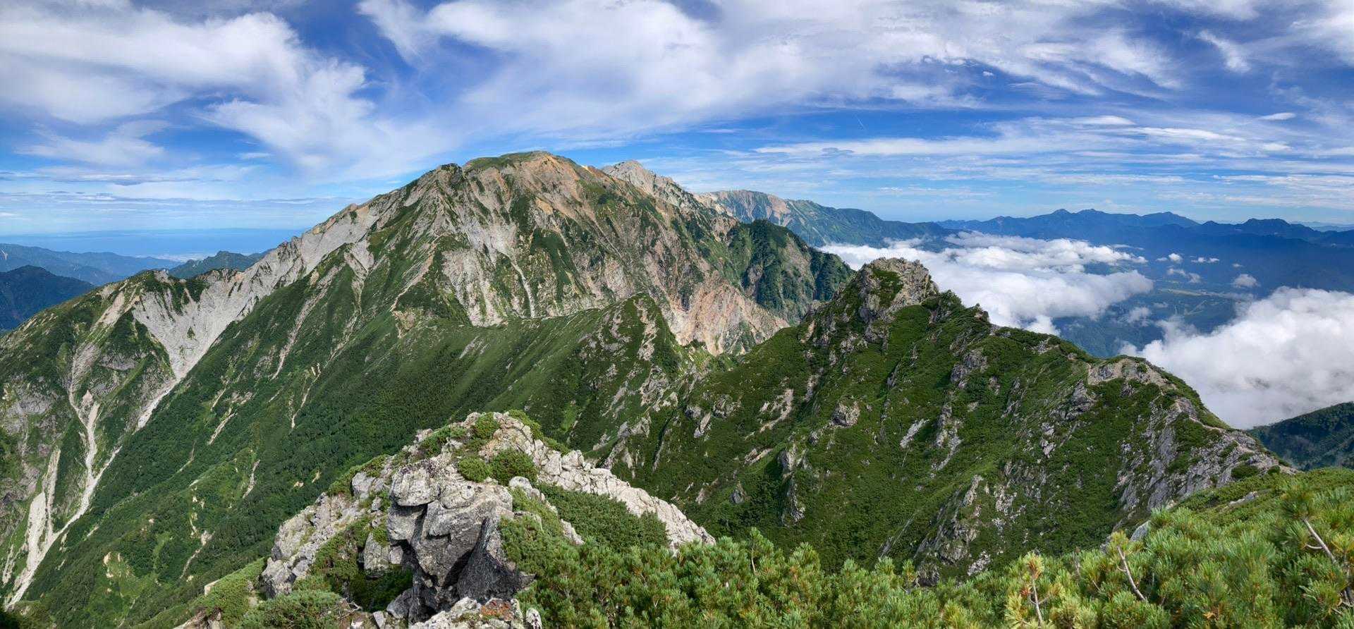 天狗の頭-不帰嶮-唐松岳-丸山ケルン-扇雪渓-八方池-八方 縦走コースの写真