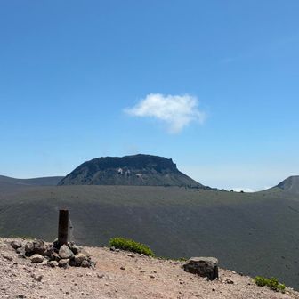 北山から溶岩ドームを望む