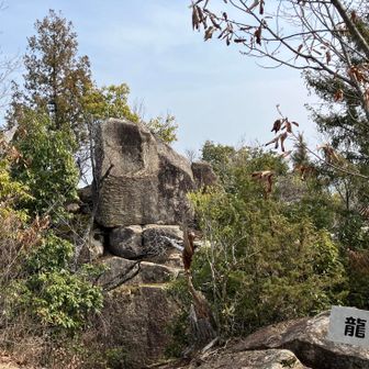 巨石の向こう側が絶景ポイント