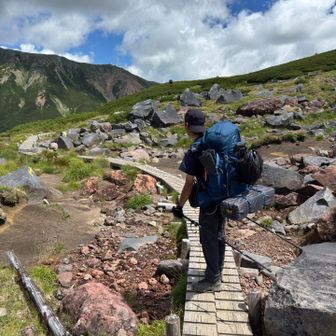 祖父岳を下りると、木道が出てきました