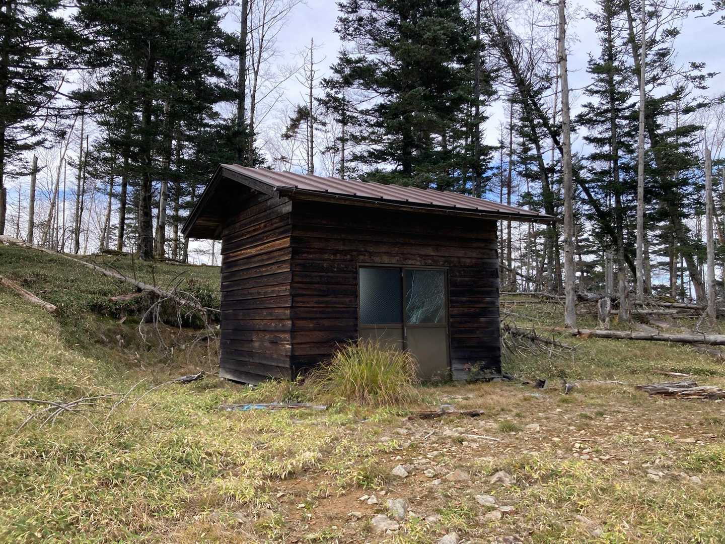 避難小屋でランチします👍
畳の匂い、そして綺麗❗